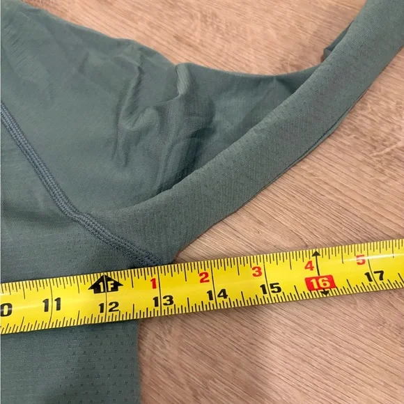 Lululemon Swiftly Size 2 - Picture 6 of 7